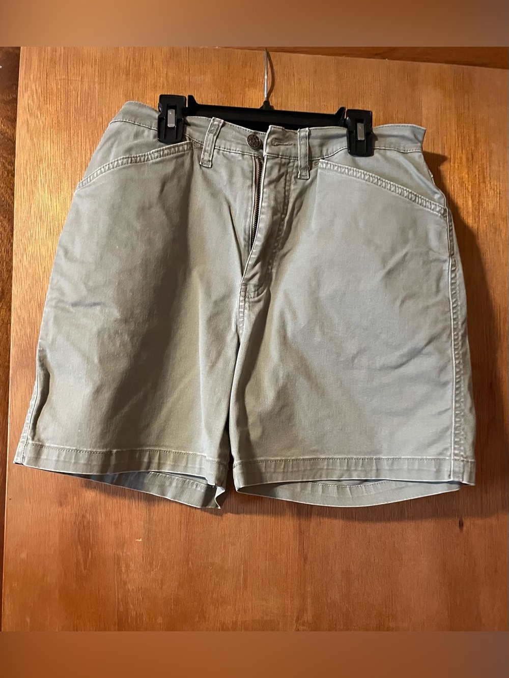 Vintage Women’s Cherokee Greenish-Khaki Shorts Size 12 Stretch. 90’s Mom Shorts
